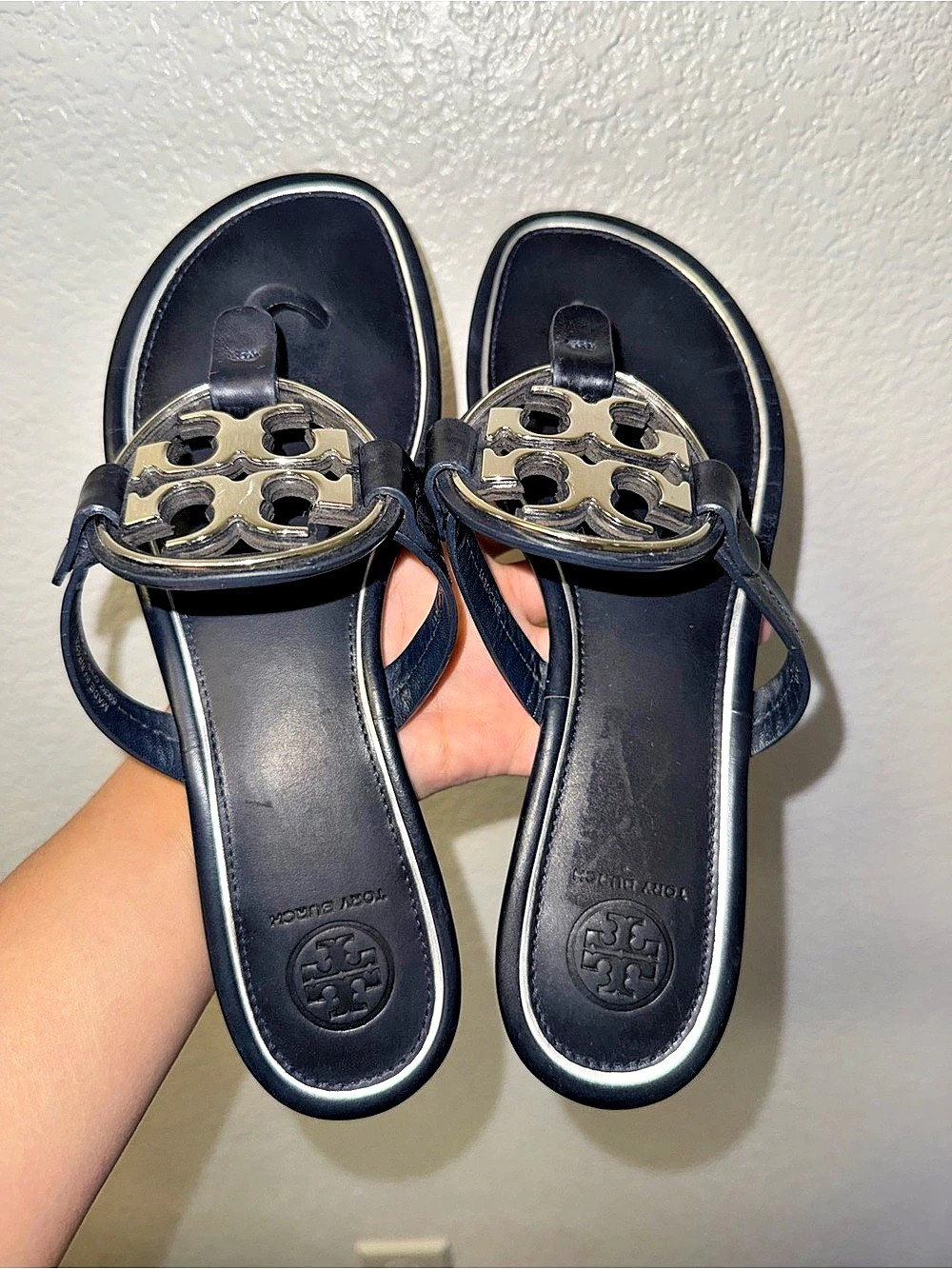 Tory Burch Miller Metal Logo Thong Sandal Sandals in Black